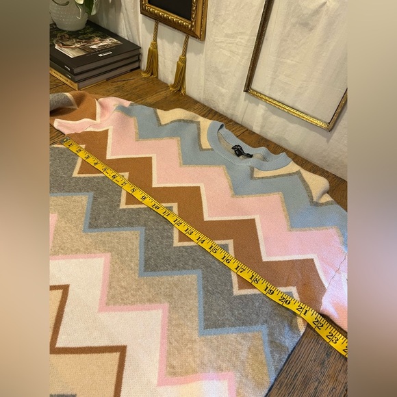 CHARLIE B – Chevron Knit Sweater – Size L - Picture 7 of 9